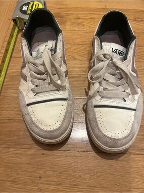 Vans Men’s Low-Top Sneakers in White and Light Brown Suede